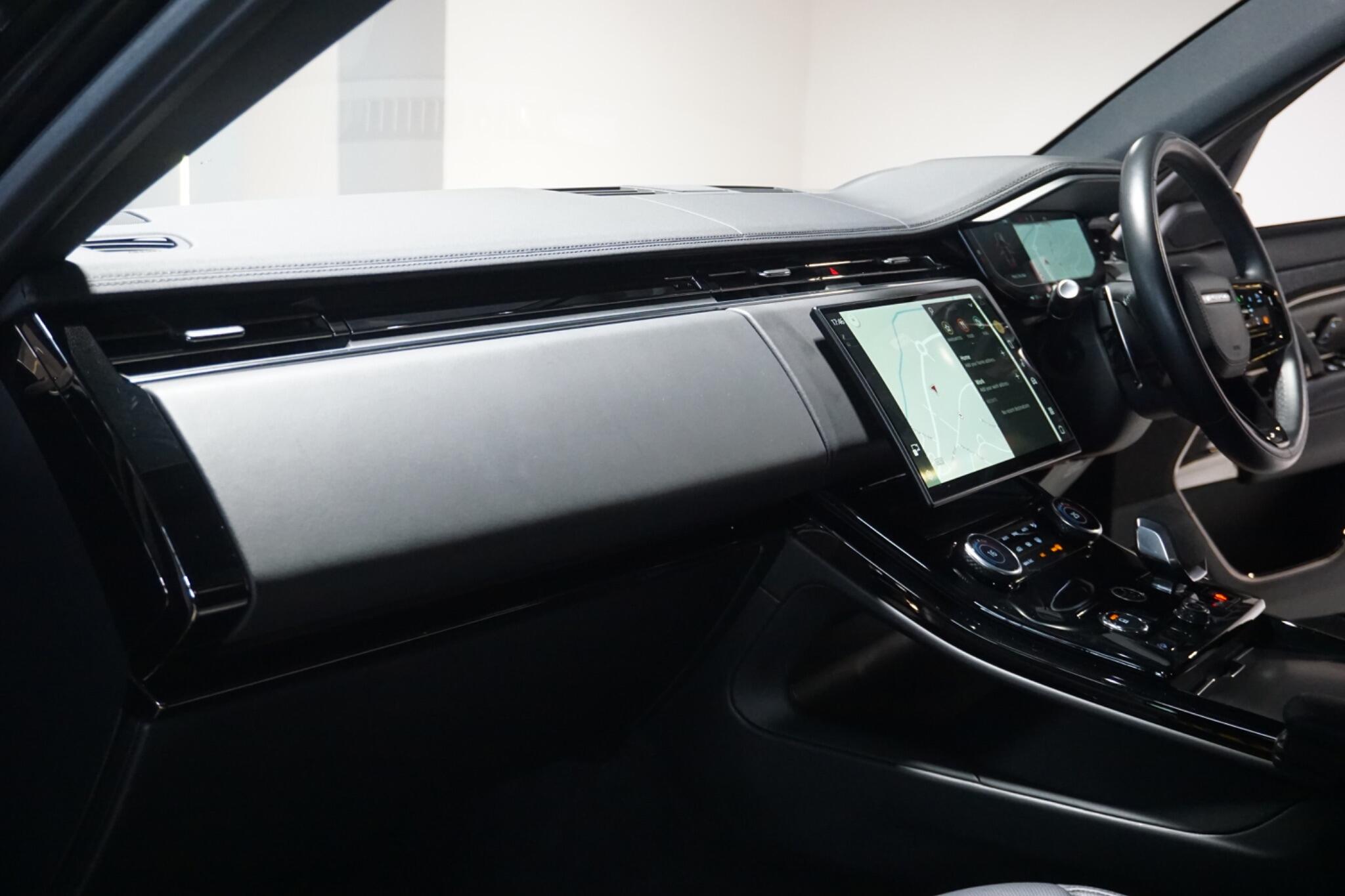 Land Rover Range Rover Sport 3.0 D300 MHEV Dynamic SE SUV 5dr Diesel Auto 4WD Euro 6 (s/s) (300 ps)